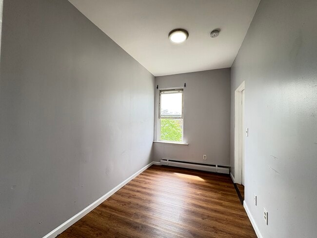 Building Photo - 1104 Grove St