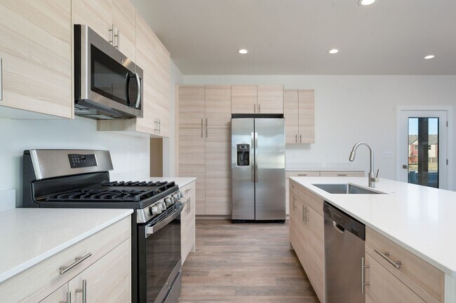 Building Photo - Gorgeous Townhome for Rent in the Lakes Neighborhood! Walking Distance to Parks and Lakes!
