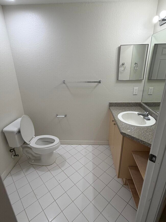 Building Photo - 270 Crestwood Cir