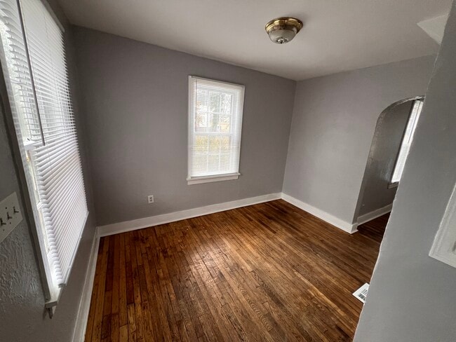 Building Photo - 606 Kingwood Dr