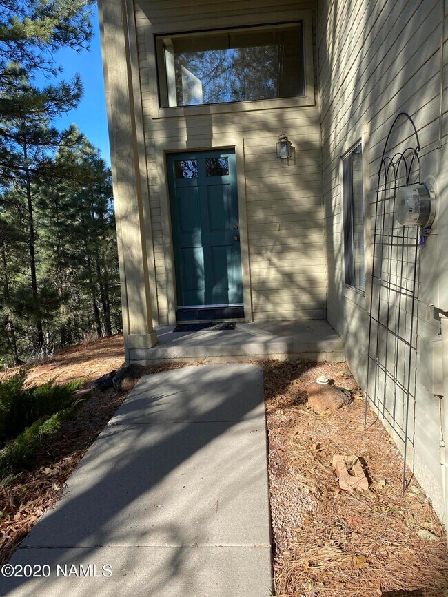 Building Photo - 855 N Pine Cliff Dr