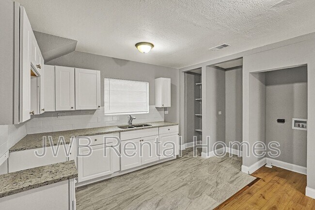 Foto del edificio - 1230 E 14th St