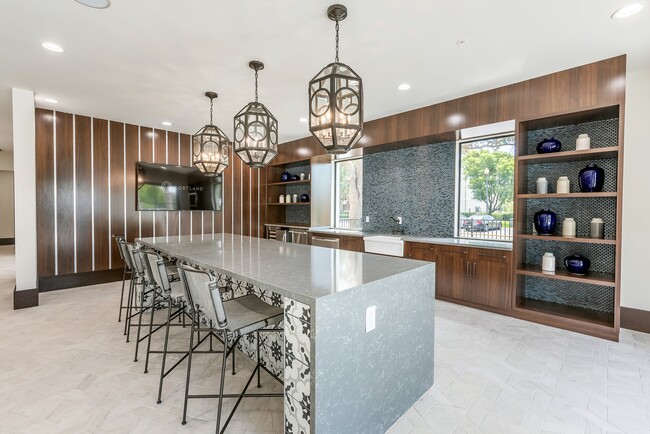 Building Photo - Cortland Portofino Place