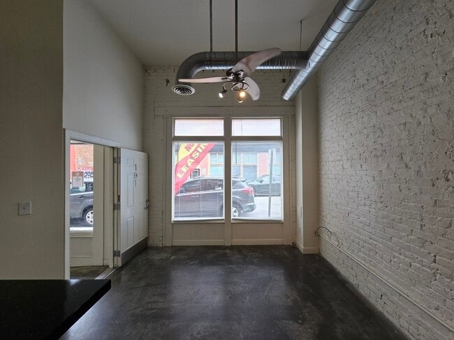 Building Photo - 302 Goshen St