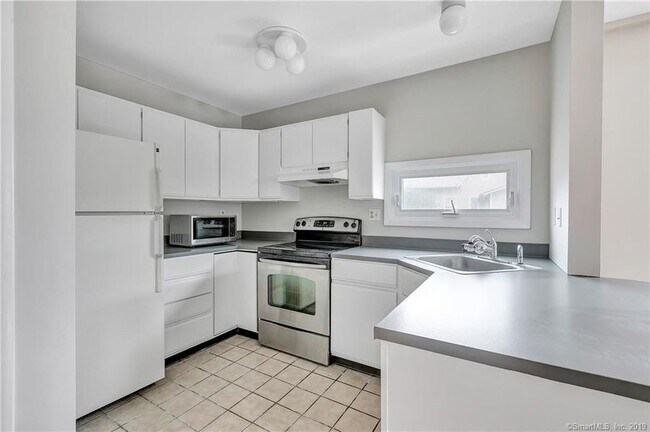 Kitchen - 93 Ellsworth St