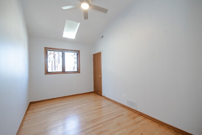 Building Photo - 2428 West Taylor-3