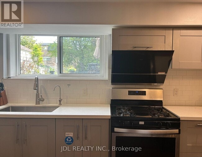 Building Photo - 973 Willowdale Ave