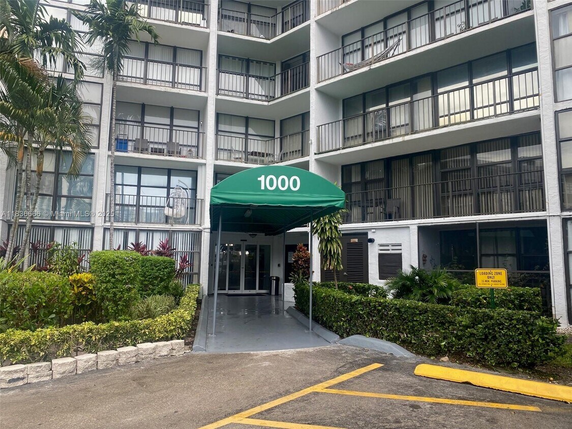Foto principal - 1000 Parkview Dr