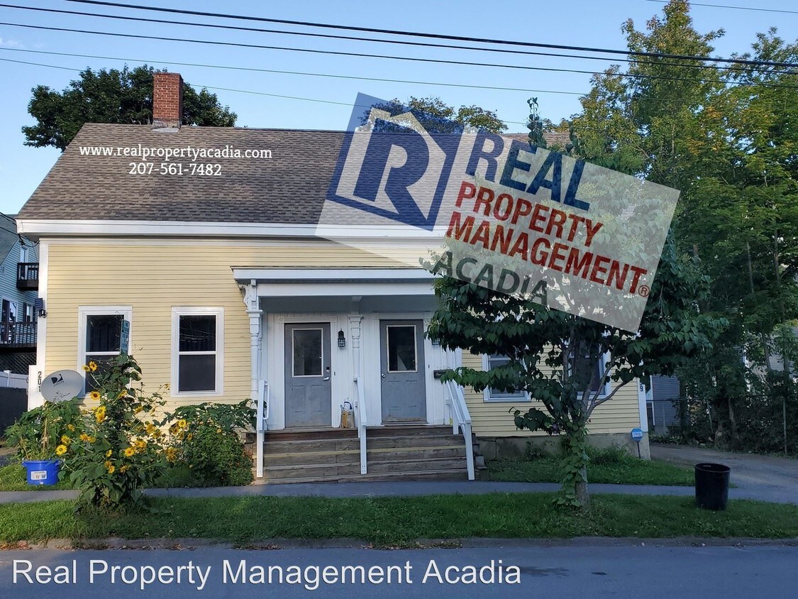 2 I St Unit 1 & 2, Bangor, ME 04401 Room for Rent in Bangor, ME