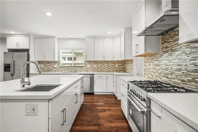 Foto del edificio - 17814 Rhoda St