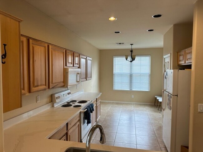 Foto del edificio - 3 bedroom 2 bath home with a den in Crossr...
