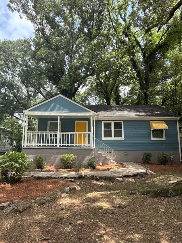 Foto principal - 4 Bed 1 Bath in Atlanta!