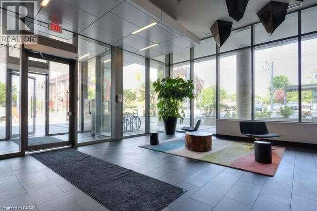 Building Photo - 85 Duke St W