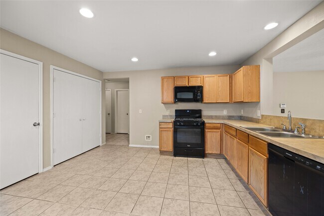 Building Photo - 806 Grand Plains Dr