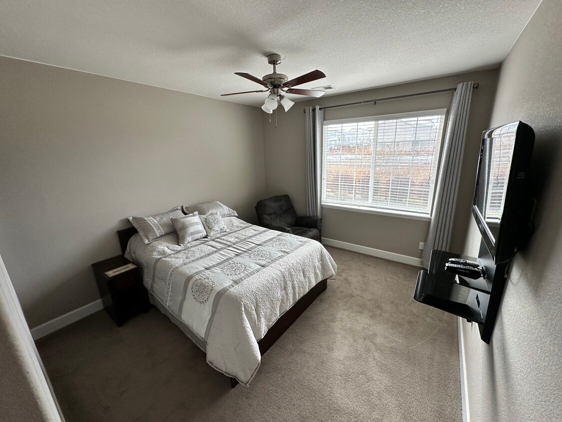 21952 E Layton Dr, Aurora, CO 80015 House Rental in Aurora, CO