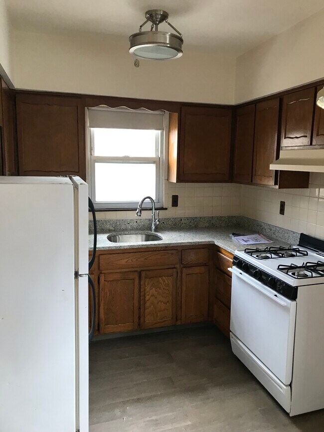 Cocina - 222 Semel Ave