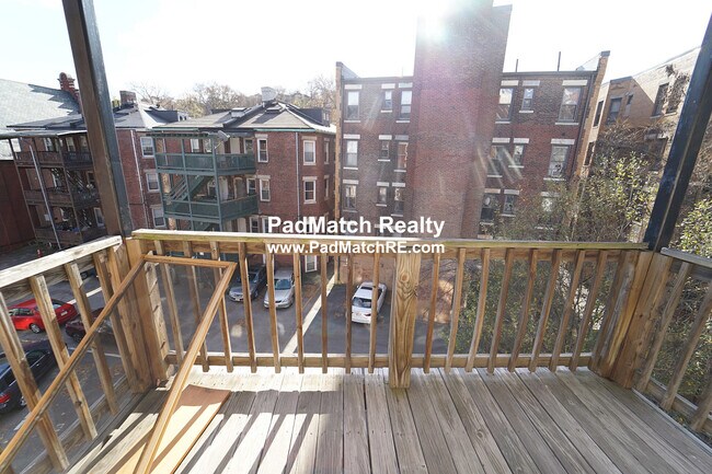 Building Photo - 1583 Beacon St