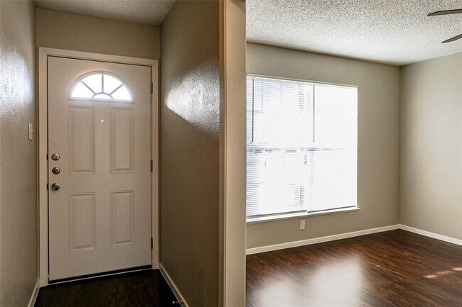 Foto del edificio - 5513 Stafford Dr