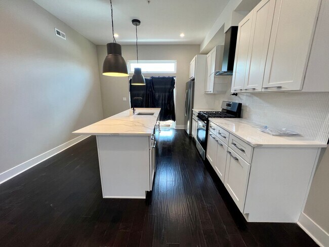Foto del edificio - New Construction 3-Bedroom Townhome with F...