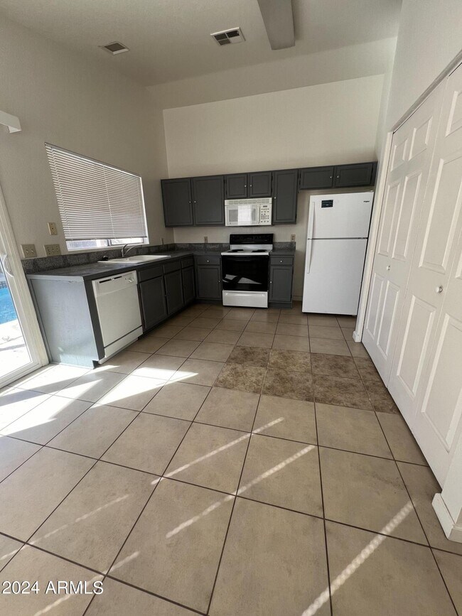 Building Photo - 4027 W Camino Del Rio