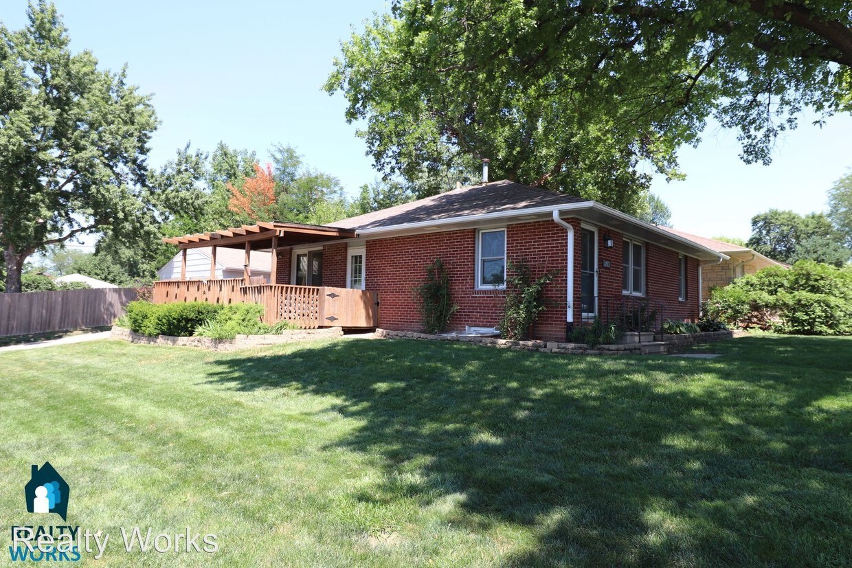 Primary Photo - 4 br, 3 bath House - 6500 Gladstone