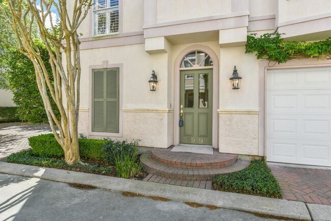 Building Photo - 2919 Brompton Square Dr