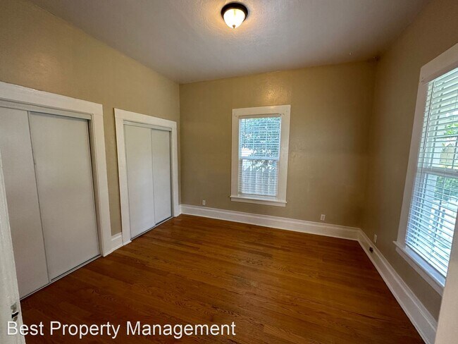 Foto del edificio - 3 br, 2 bath House - 112 W. 5th St.