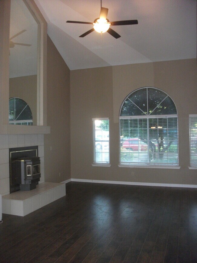 Foto del edificio - 1824 E Ryan Ln