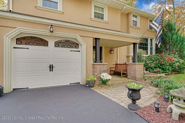 Foto del edificio - 10 Teabury Ln