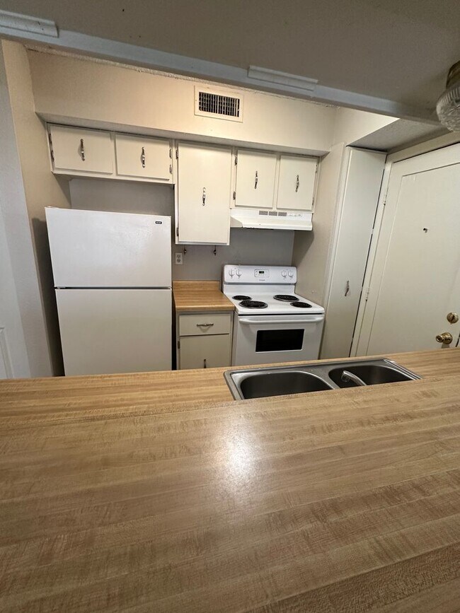 Foto del edificio - 2BD/2BA Condo located on the Germantown/Me...