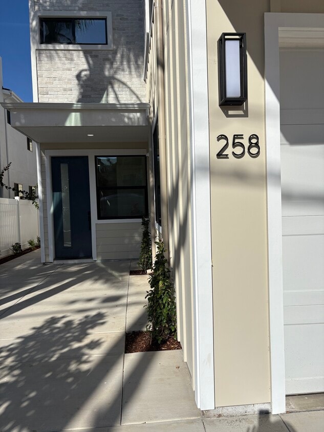 Primary Photo - 258 Donax Ave