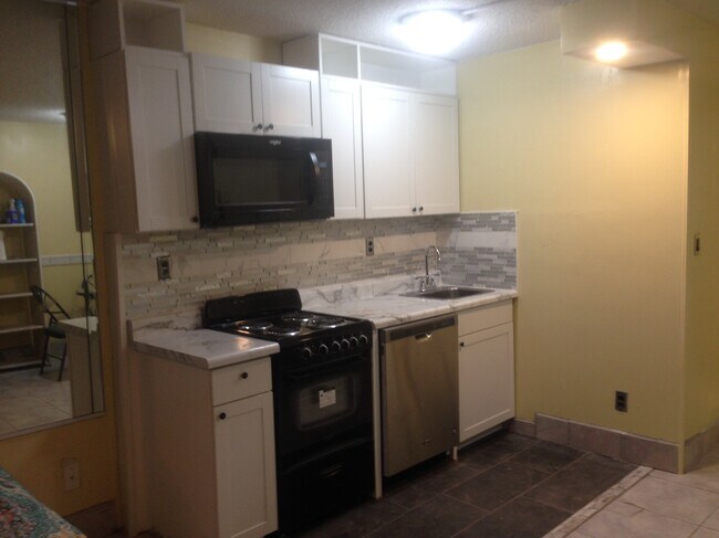 Fotografía del edificio - 8817 S Thomas Dr