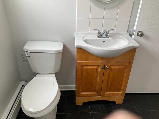 Foto del edificio - 1108 Dunlop Ave