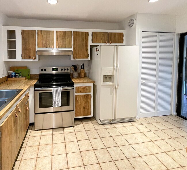 Building Photo - 12734 Spinnaker Ln
