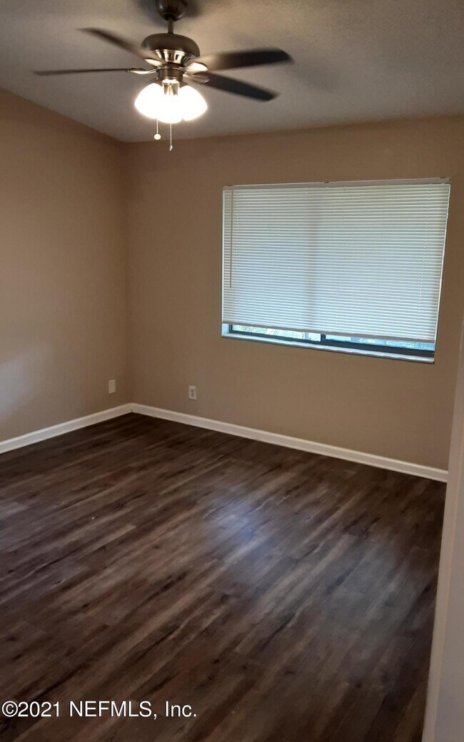 Foto del edificio - 7701 Baymeadows Cir W