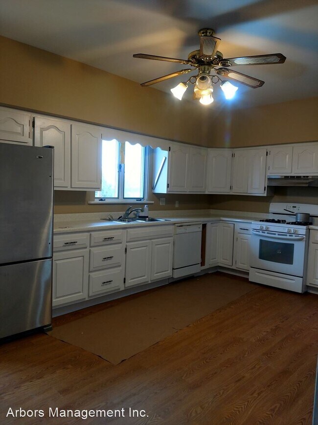 Building Photo - 5 br, 2.5 bath House - 81 Pius Street