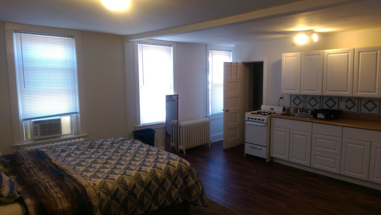 Building Photo - 122 West Main Street, Unit 122-1