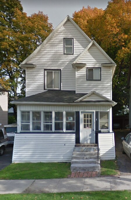 Primary Photo - 4 Finch St