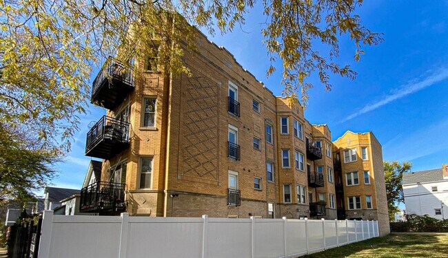 Building Photo - 3510 W Cortland St