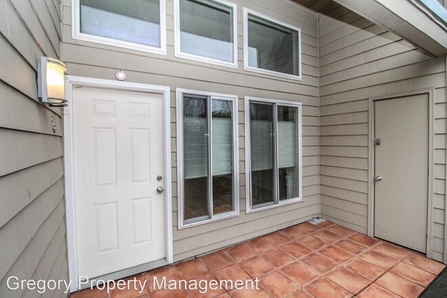 Building Photo - 9206 NE Juanita Dr