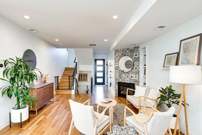 Building Photo - 4407 Utica St