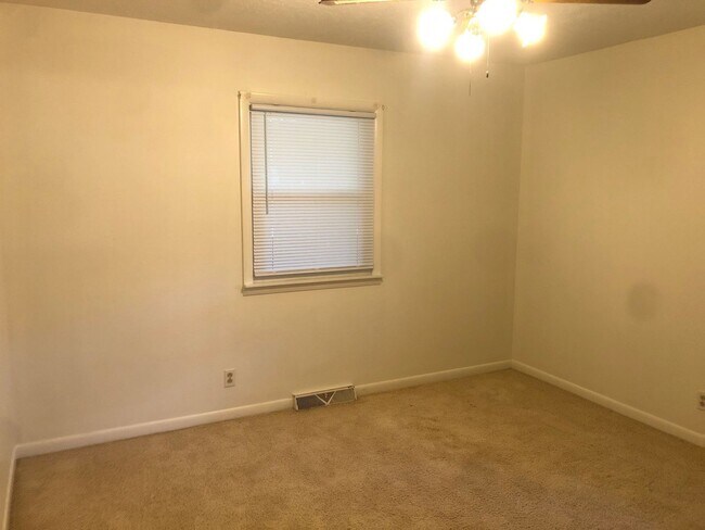 Foto del edificio - 200 S Grove St