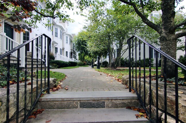 Building Photo - 39 Maple Tree Ave