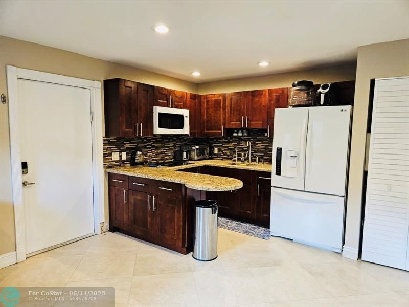 Primary Photo - 1650 SW 117th Ave