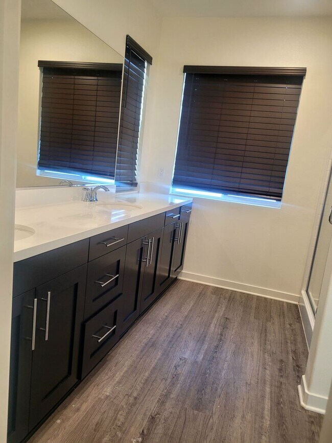 Foto del edificio - Gorgeous 4 Bedroom 4Bath Home With Solar a...