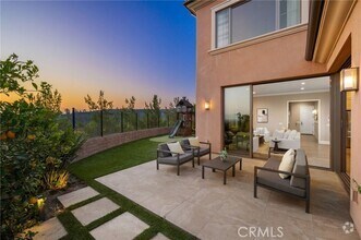 Building Photo - 168 Bellini