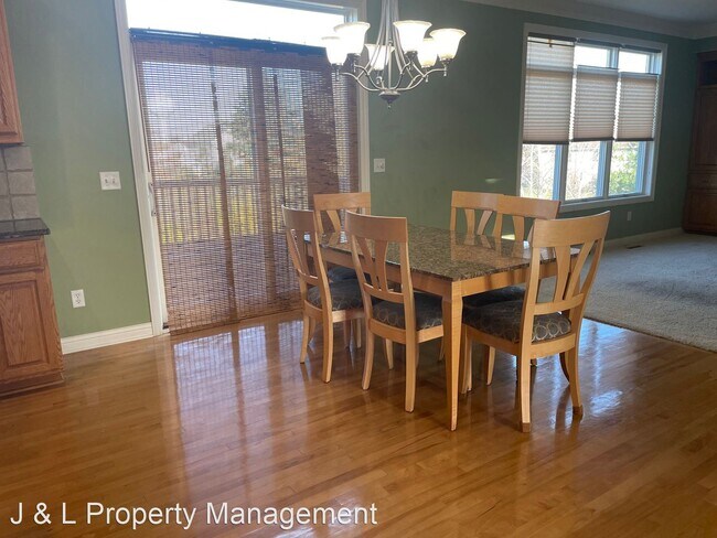 Foto del edificio - 5 br, 3.5 bath House - 2184 Hightop Lane NE