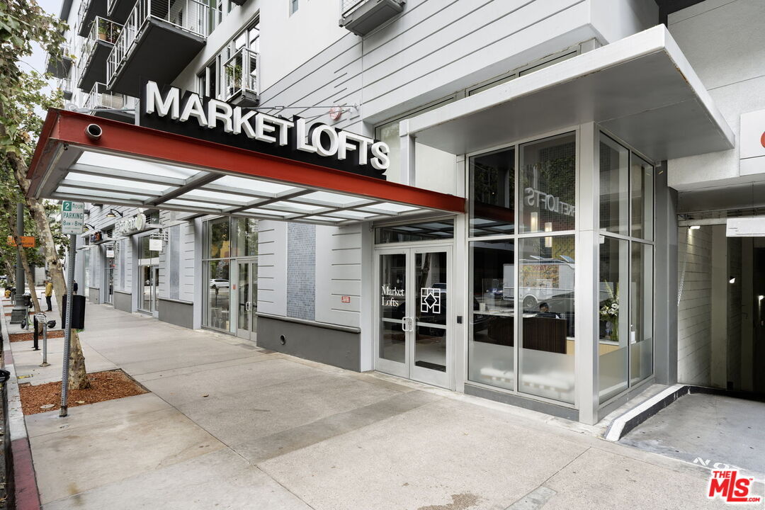 Foto principal - 645 W 9th St