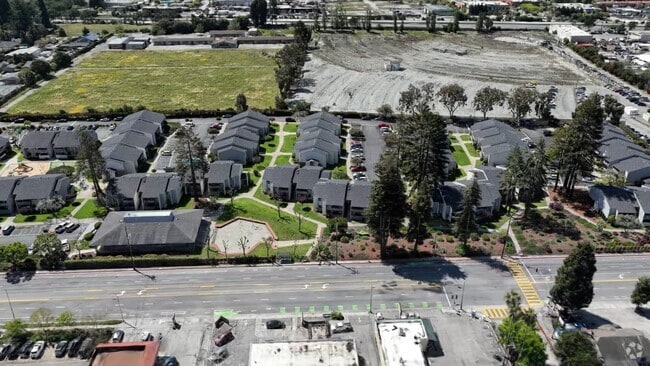  - Emerald Bay Apartments