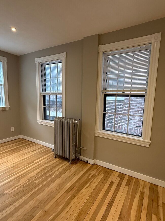 Building Photo - Large Beacon Hill 1bed / 1bath available now $4000/month